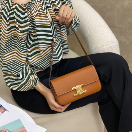 셀린느 트리오페 숄더백 탄 194143