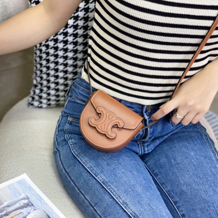 셀린느 스무스 카프스킨 미니 베사체 트리옹프 백 탄 10J303