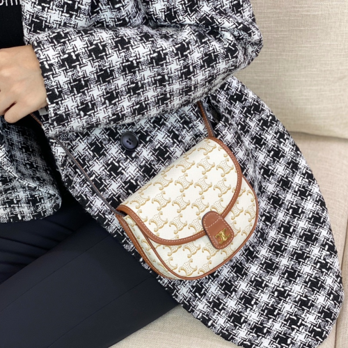 셀린느 미니 베사체 트리옹프 캔버스백 화이트 탄 196702