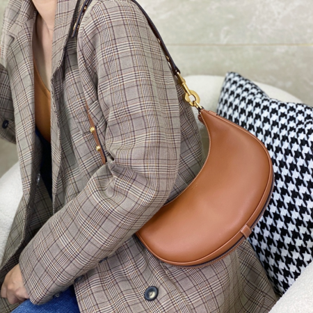 셀린느 미디엄 스트랩 아바백 탄 196923