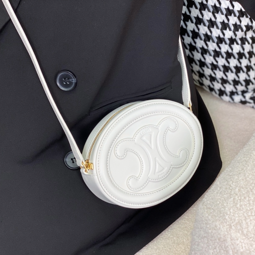 셀린느 트리오페 오벌 펄스 미니 크로스백 화이트 101703