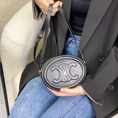 셀린느 트리오페 오벌 펄스 미니 크로스백 블랙 101703