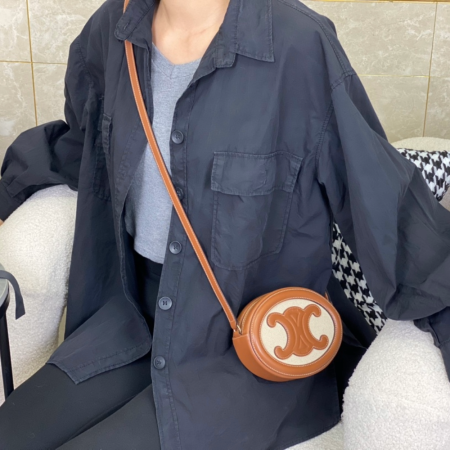 셀린느 트리오페 오벌 펄스 미니 크로스백 내추럴 탄 101703