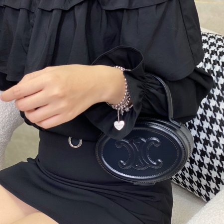 셀린느 트리오페 오벌 펄스 핸드백 블랙 198613