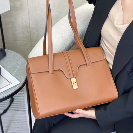 셀린느 소프트 16 백 미디움 탄 195543