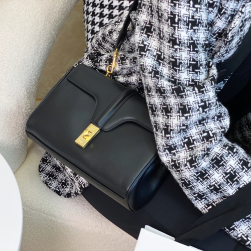 셀린느 틴16 소프트 숄더백 블랙 196853