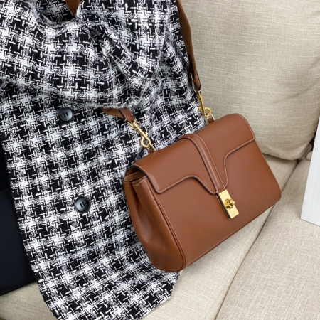 셀린느 틴16 소프트 숄더백 탄 196853