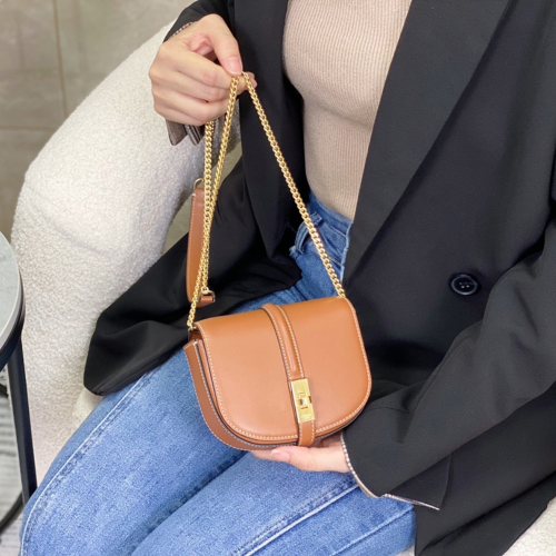 셀린느 스몰 월렛 체인백 탄 10G453