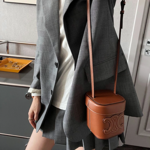 셀린느 트리오페 퀴르 스몰 박스 숄더백 탄 199263