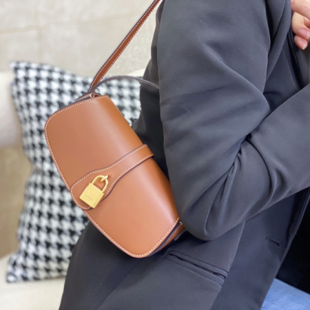 셀린느 타부 스트랩 클러치백 탄 101593