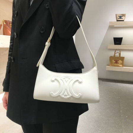 셀린느 스무스 카프스킨 트리옹프 레더 숄더백 화이트 198153