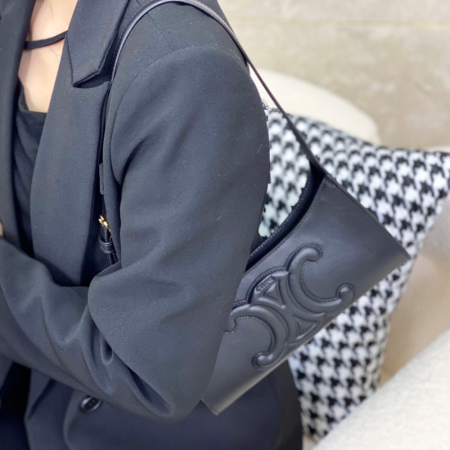 셀린느 스무스 카프스킨 트리옹프 레더 숄더백 블랙 198153