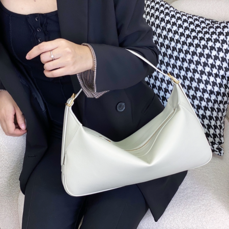 셀린느 미디엄 로미 서플백 카프스킨 화이트 197443