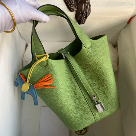 반수공 에르메스 피코탄 락 22 아보카도그린 은장 소가죽