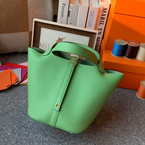 반수공 에르메스 피코탄백 18 아보카도그린 금장 끌레망스