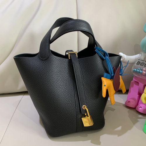 반수공 에르메스 피코탄 락 18 블랙 금장 끌레망스