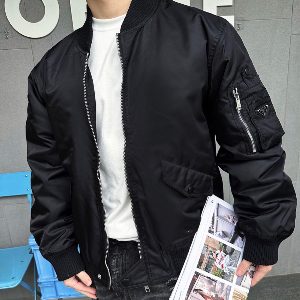 프라다 리나일론 봄버 자켓 블랙