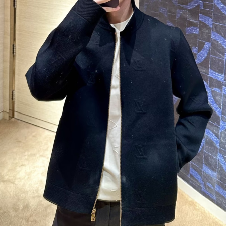 루이비통 엠보싱 테크 웨이스트 자켓 블랙