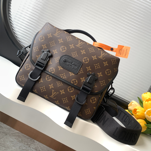 루이비통 LV 트레일 메신저 모노그램 마카사 M46972