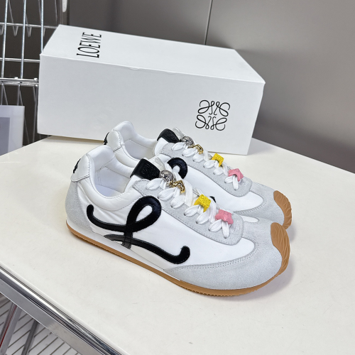 로에베 발레 러너 2.0 스웨이드 스니커즈 화이트