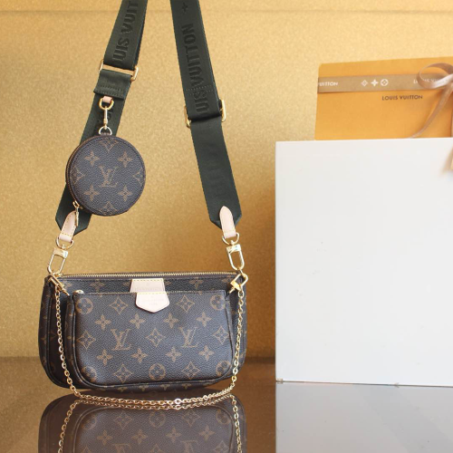 루이비통 멀티 포쉐트 악세수아 모노그램 M44813