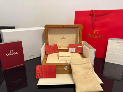 오메가 시계 우드 케이스 및 구성품